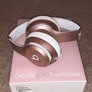 Beats by Dre Headphones  solo2 wireless